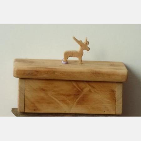 box with reindeer